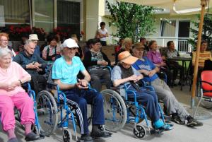 Druženje otrok s stanovalci Centra starejših 2